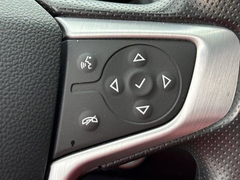 Used 2024 GMC Terrain SLE image 25
