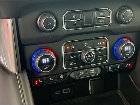 Used 2023 Chevrolet Suburban Premier image 15