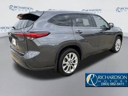 Used 2023 Toyota Highlander L image 5