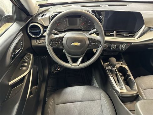 Certified 2025 Chevrolet Trax LS image 14