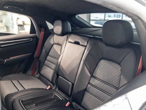 Used 2022 Porsche Cayenne GTS AWD/4WD image 33
