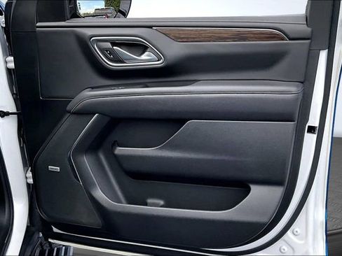 Used 2022 Chevrolet Suburban Premier image 29