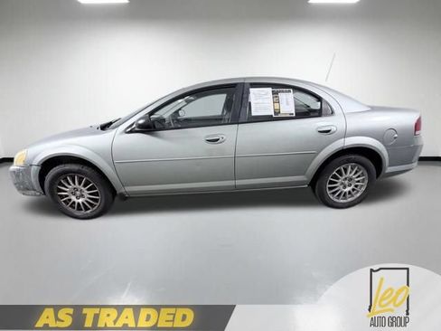 Used 2005 Chrysler Sebring Sedan FWD image 5