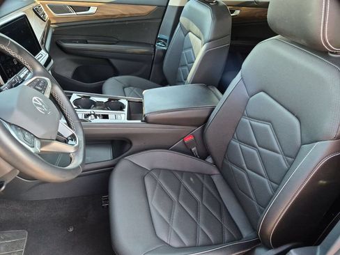 Used 2025 Volkswagen Atlas SE FWD image 24