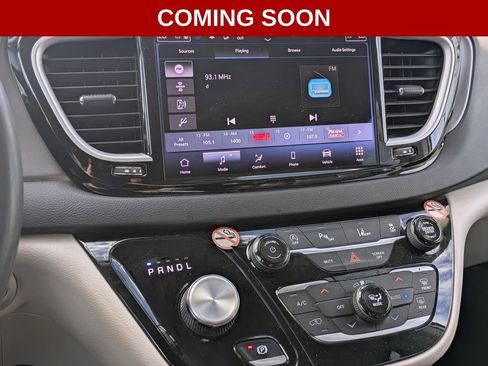 Used 2022 Chrysler Pacifica Touring-L image 19