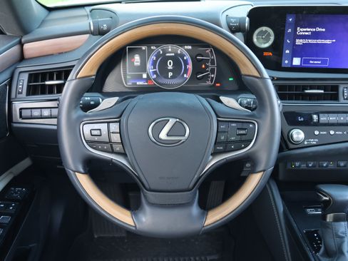 Certified 2025 Lexus ES 350 Ultra Luxury w/ Accessory Package (Z1) FWD image 18