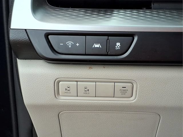Used 2024 Kia Carnival LX FWD image 16
