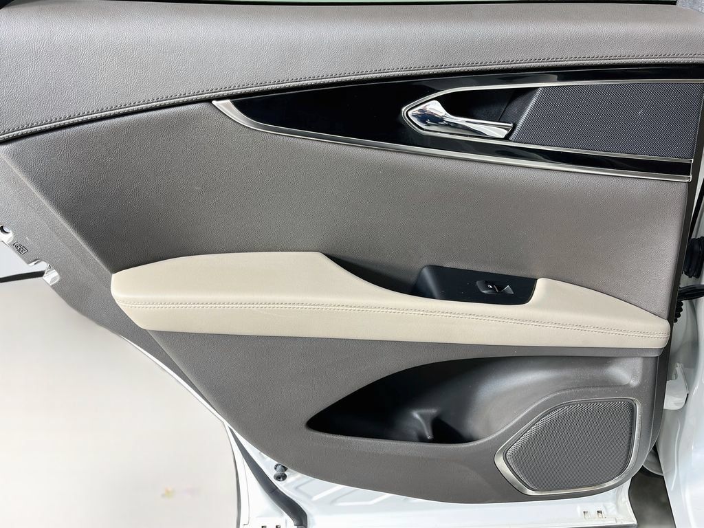 Used 2022 Lincoln Nautilus FWD image 28