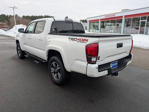 Used 2019 Toyota Tacoma TRD Sport image 3