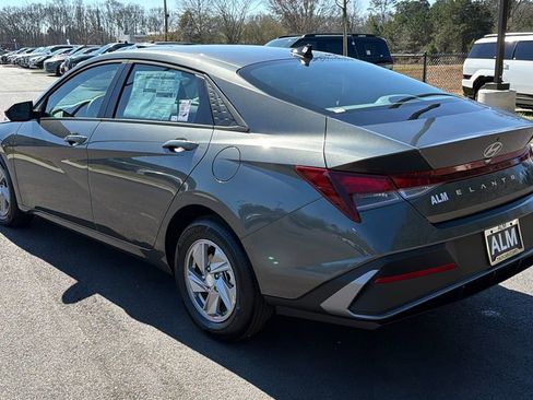 New 2026 Hyundai Elantra SE FWD image 8