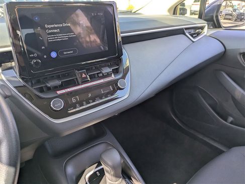 Used 2025 Toyota Corolla LE image 20