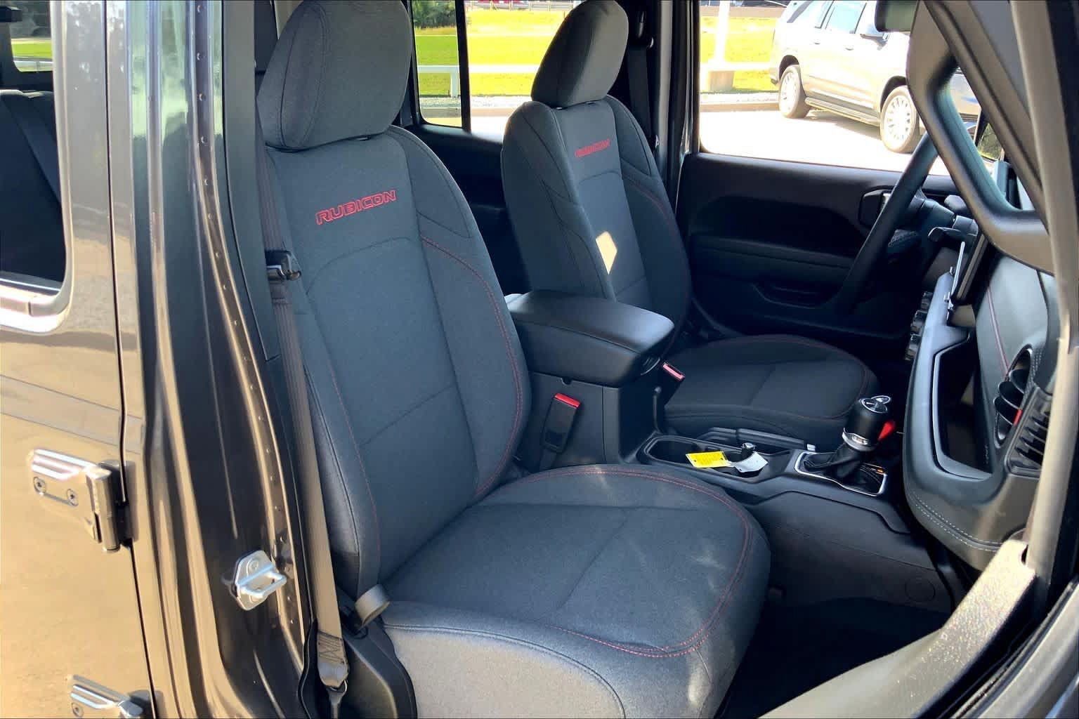 Used 2025 Jeep Gladiator Rubicon w/ Convenience Group AWD/4WD image 8