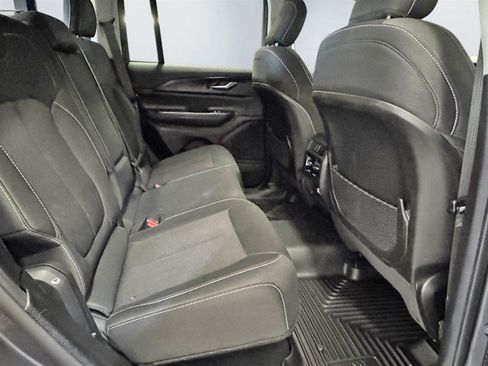 Used 2023 Jeep Grand Cherokee Laredo AWD/4WD image 25