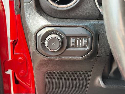 Used 2022 Jeep Wrangler Unlimited Sahara w/ LED Lighting Group AWD/4WD image 10