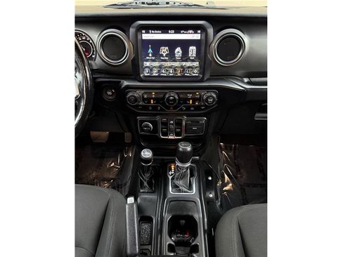 Used 2020 Jeep Gladiator Overland image 11