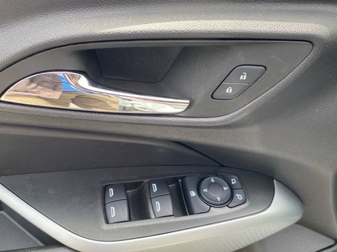 Used 2025 Chevrolet Trax LS image 18