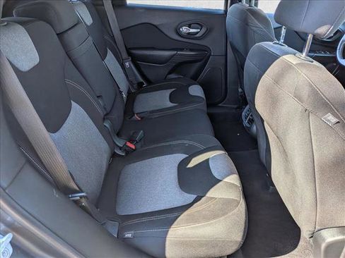 Used 2016 Jeep Cherokee Sport image 18