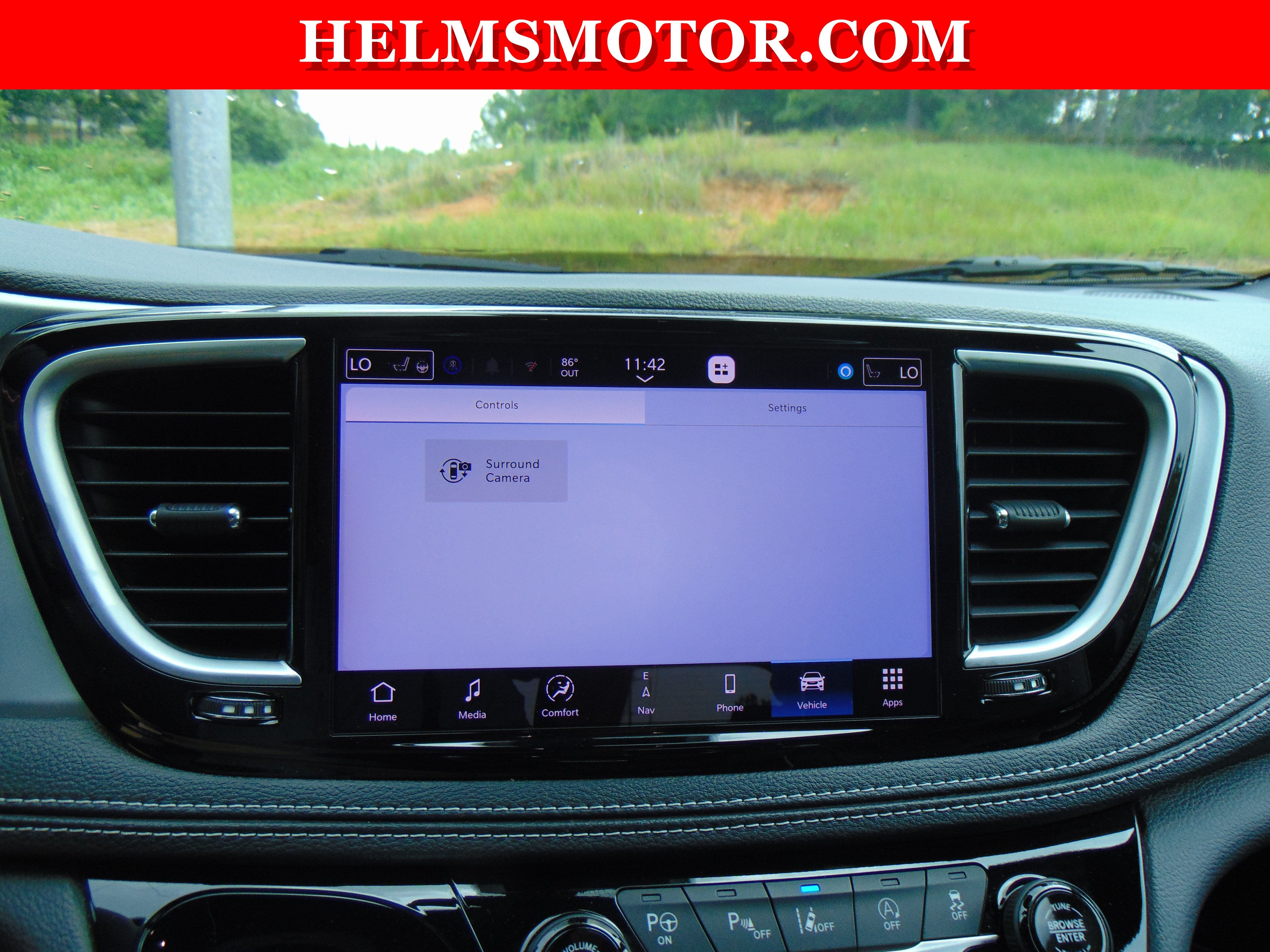 Certified 2025 Chrysler Pacifica Limited FWD image 29