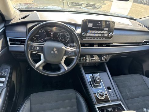 Used 2024 Mitsubishi Outlander FWD image 7