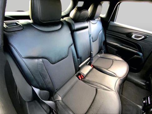 Used 2022 Jeep Compass Latitude FWD image 19