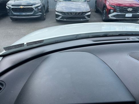 Used 2025 Kia Soul LX w/ LX Technology Package image 32