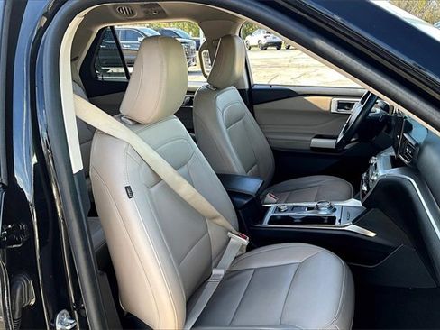 Used 2022 Ford Explorer XLT w/ Equipment Group 202A image 30