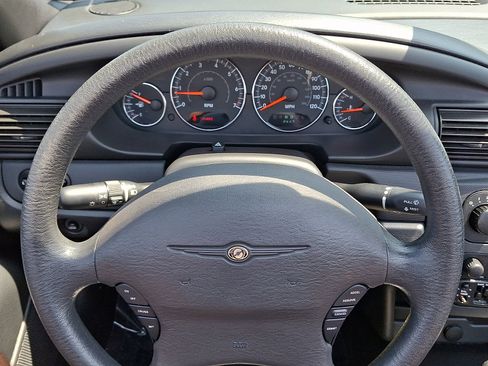 Used 2004 Chrysler Sebring LX FWD image 16