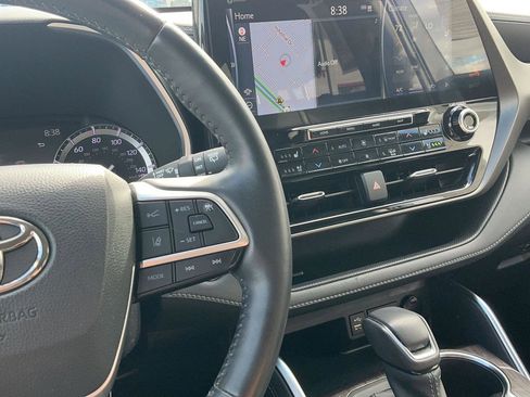 Used 2022 Toyota Highlander Limited AWD/4WD image 14