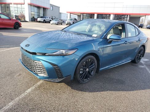 New 2026 Toyota Camry SE FWD image 2