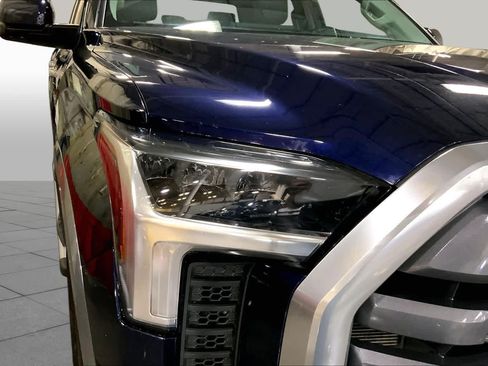 Used 2023 Toyota Tundra Limited w/ Power Package AWD/4WD image 28