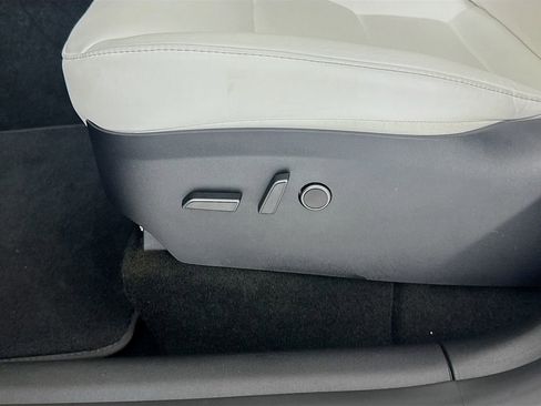 Used 2024 Tesla Model Y Long Range image 15