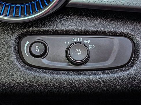 Certified 2025 Chevrolet Trax LT image 28