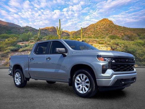 Used 2025 Chevrolet Silverado 1500 Custom RWD image 2