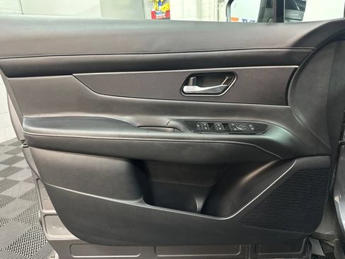 Used 2025 Nissan Murano SV AWD/4WD image 16