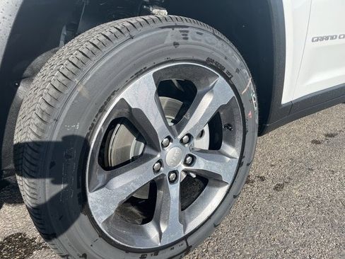 New 2026 Jeep Grand Cherokee Limited image 9