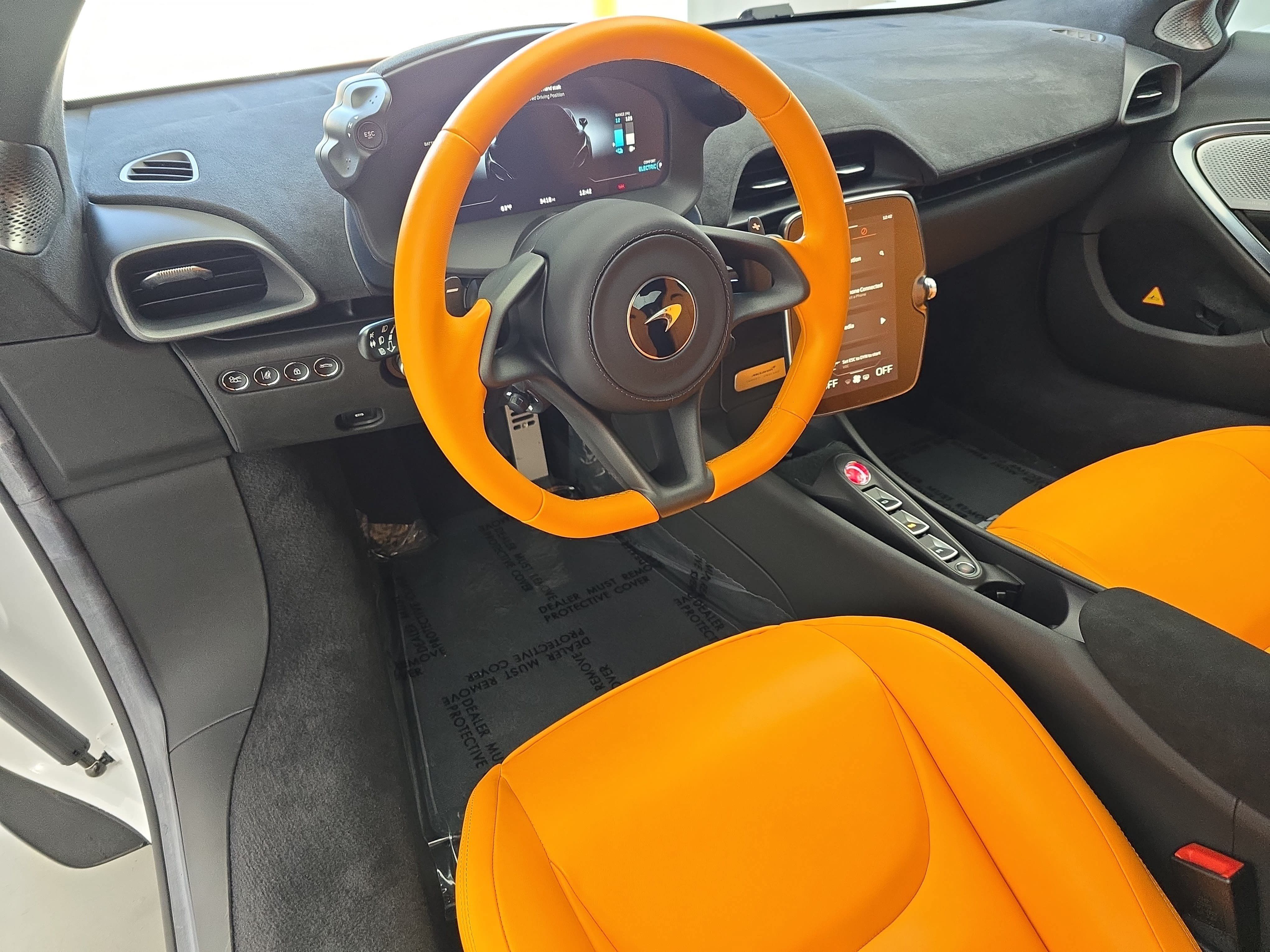Used 2023 McLaren Artura RWD image 11