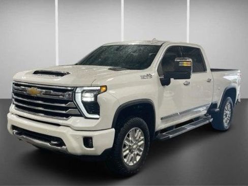 Used 2024 Chevrolet Silverado 2500 High Country w/ High Country Premium Package AWD/4WD image 3