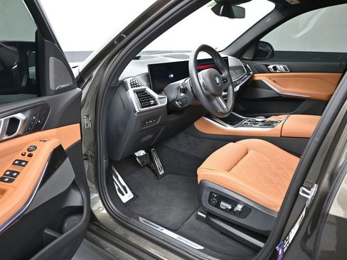 Used 2025 BMW X5 M60i image 9