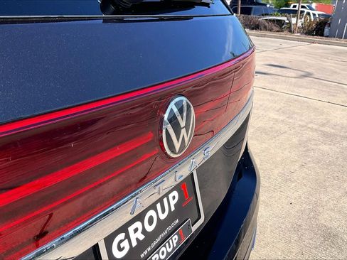 Used 2025 Volkswagen Atlas SE FWD image 28