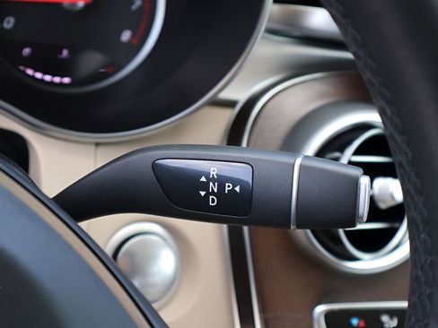 Used 2019 Mercedes-Benz GLC 300 4MATIC image 30