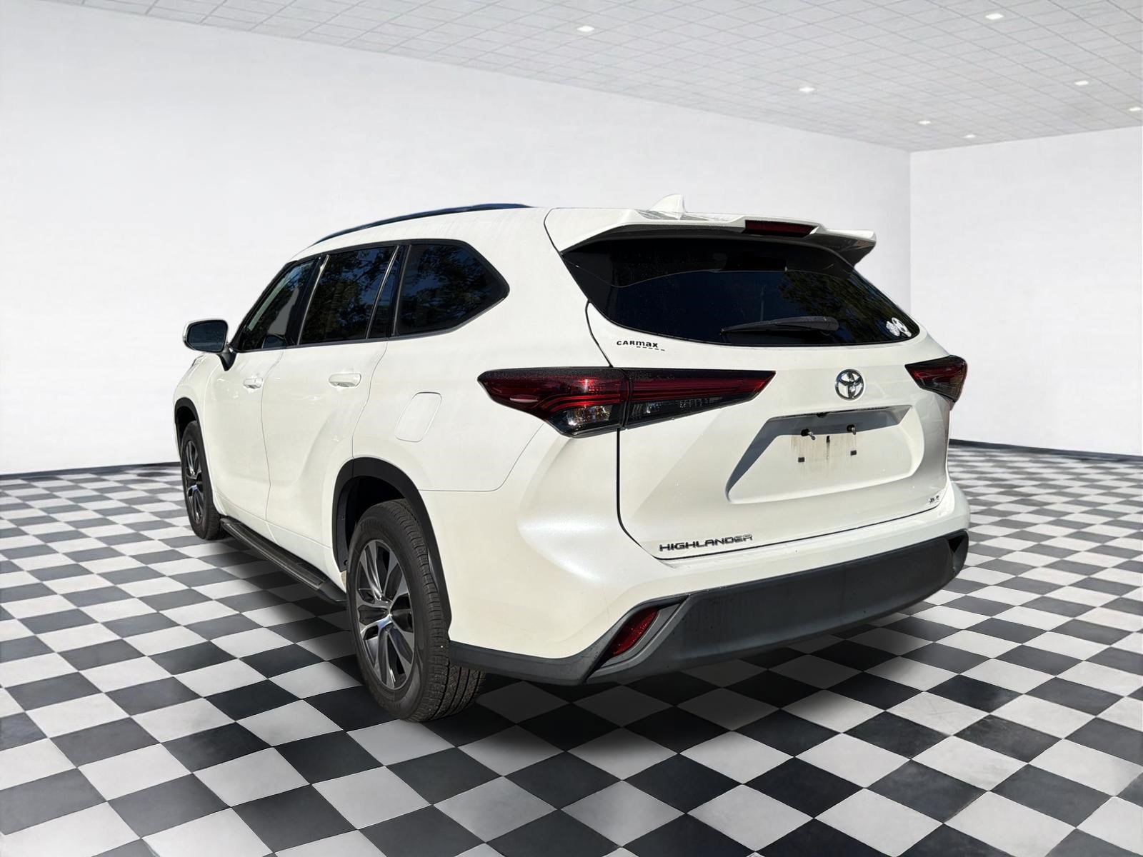 Used 2020 Toyota Highlander XLE FWD image 6
