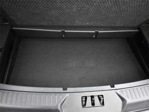 Used 2023 Ford Explorer XLT image 29