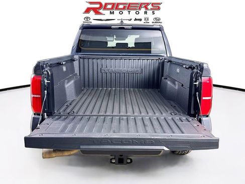 Certified 2025 Toyota Tacoma SR5 AWD/4WD image 23