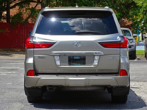 Used 2016 Lexus LX 570 4WD w/ Luxury Package image 15