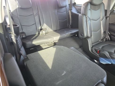 Used 2018 Cadillac Escalade Luxury AWD/4WD image 20