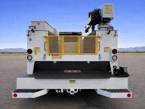 Used 2015 Ford F550 4x4 Regular Cab Super Duty image 4