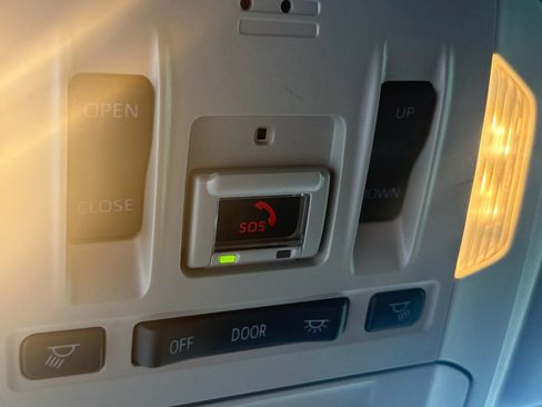 Used 2023 Toyota Highlander XLE image 22