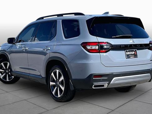 Used 2025 Honda Pilot Touring image 12