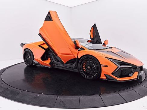 Used 2025 Lamborghini Revuelto AWD/4WD image 30