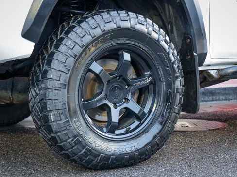 Used 2018 Toyota Tacoma TRD Off-Road w/ Technology Package image 11